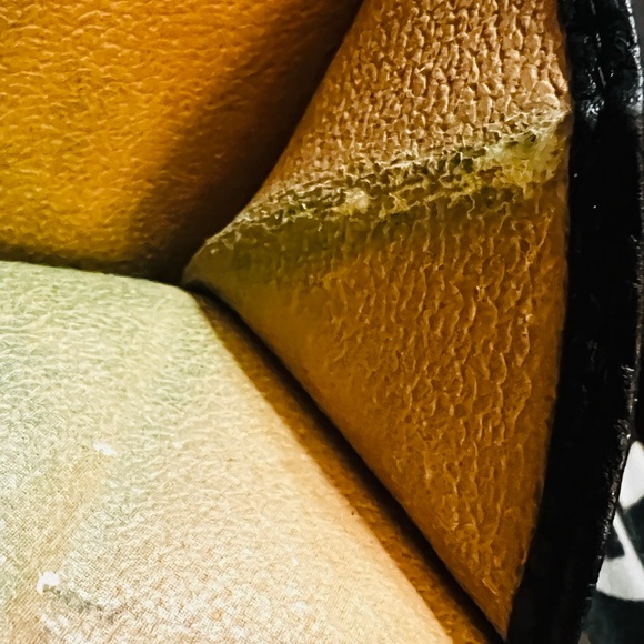 Dooney & Bourke Pebble Grain Wallet - Picture 9 of 11